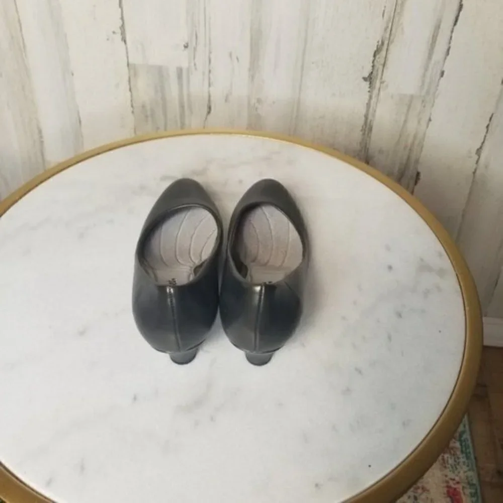 Easy Street Pewter Fabulous Classic Pump Narrow Width - Picture 4 of 8